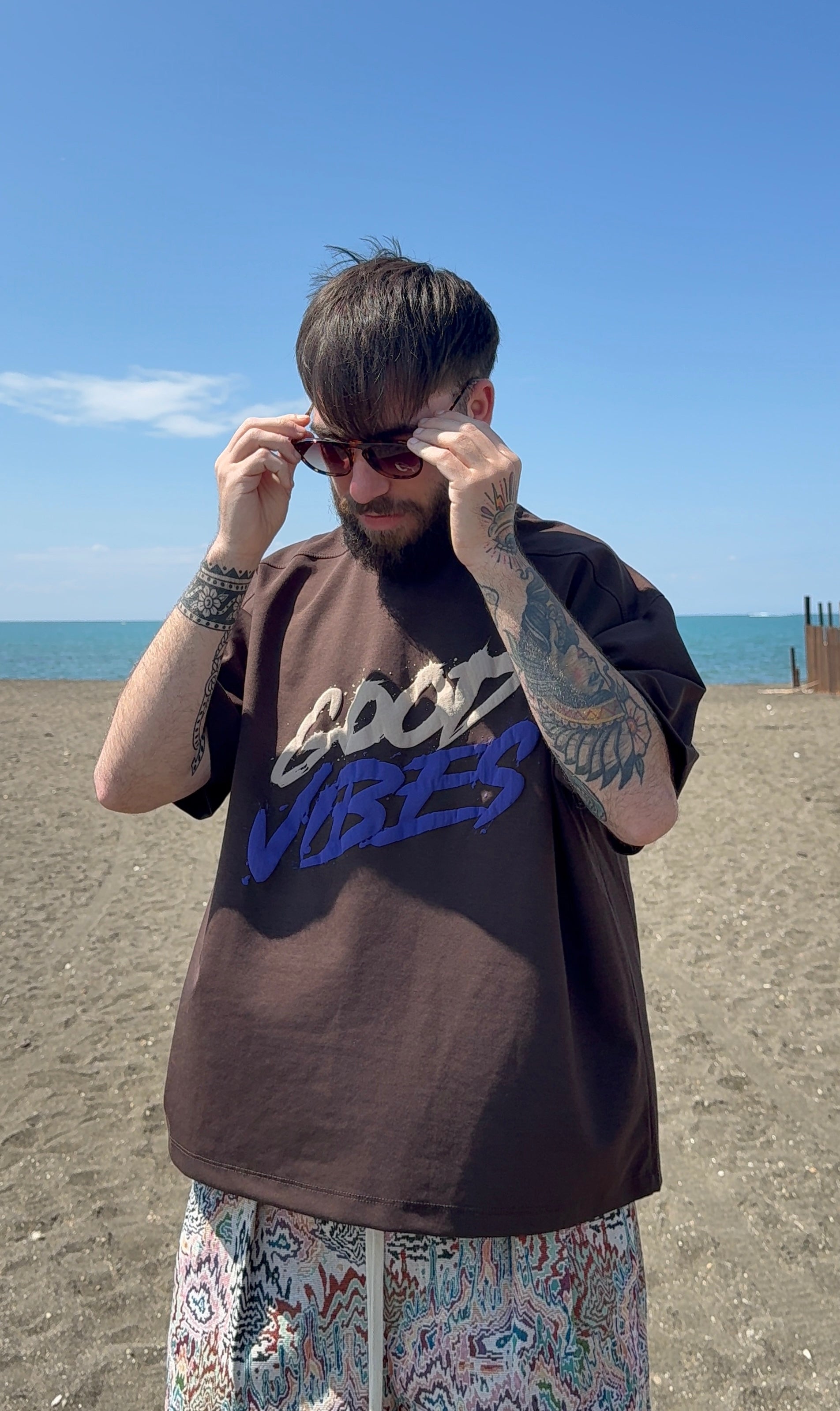 T-shirt GOOD VIBES brown