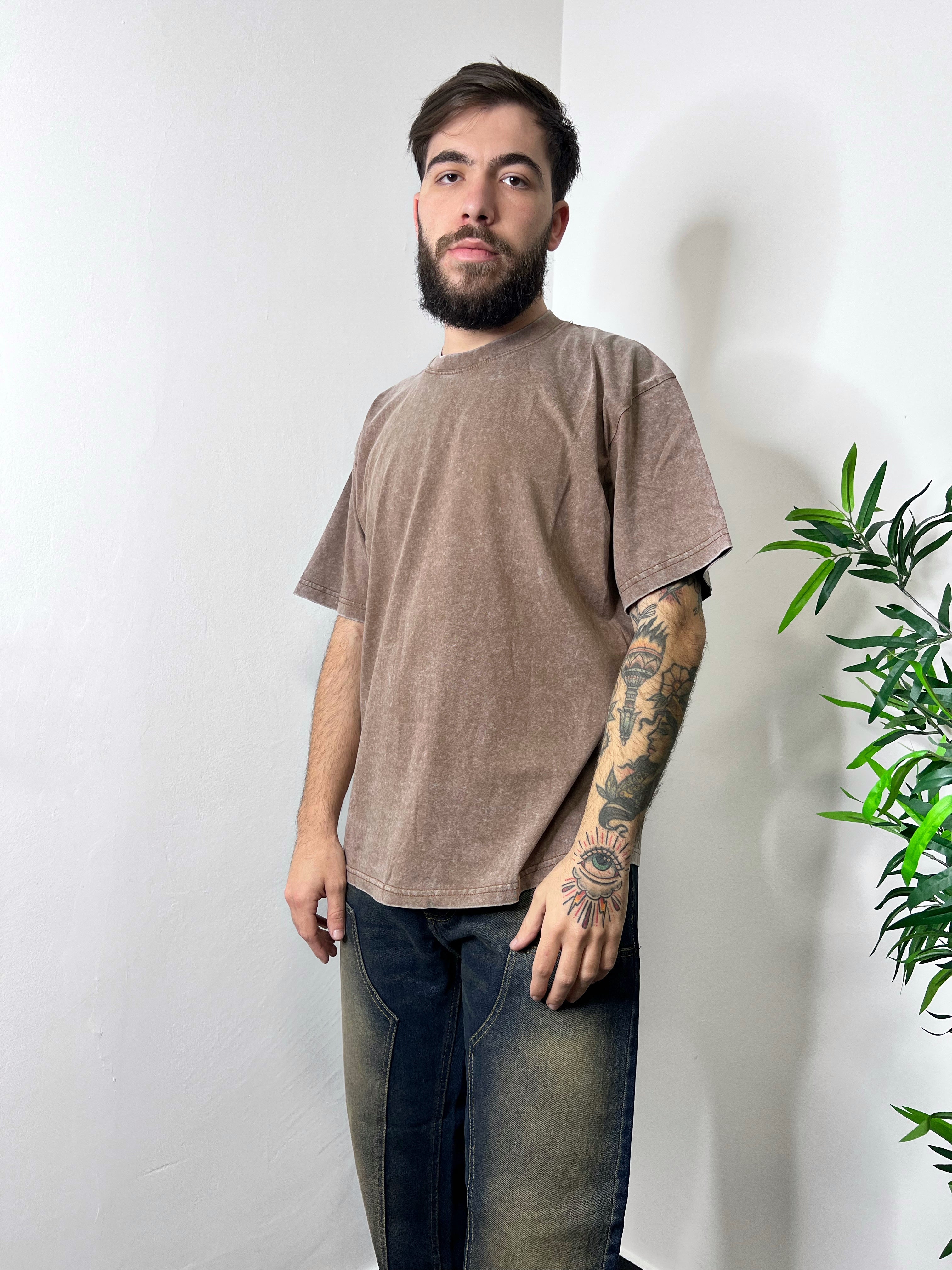 T-shirt stone wash